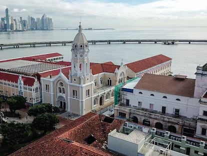El casco antiguo de Panamá fotografiado desde la azotea del Central Hotel. Al fondo, la ciudad moderna.