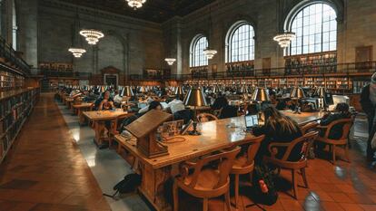 Un entorno silencioso, como el interior de la biblioteca pública de Nueva York (en la foto), es ideal para fomentar el aprendizaje.