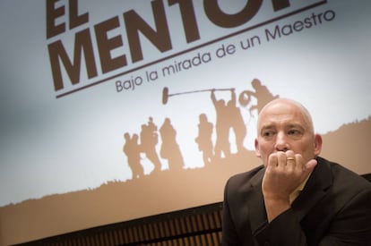 Charles McDougall escuchando a sus discípulos argentinos.
