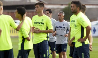 Fran Escribá durante el primer entrenamiento con el Villarreal.