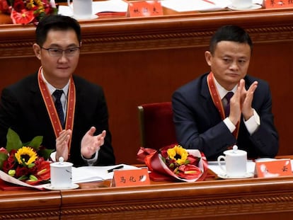 Ma Huateng, consejero delegado de Tencent, junto a Jack Ma, fundador de Alibaba, en el 40 aniversario del proceso de reforma y apertura de China.