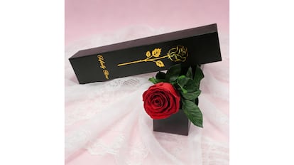 Esta rosa eterna expresa amor.