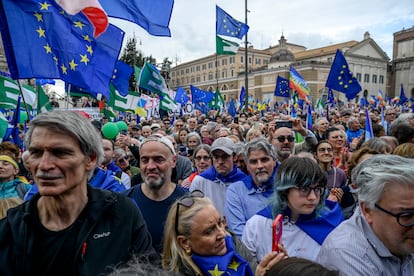 Un momento de la manifestación celebrada este sábado en la plaza del Popolo de Roma en defensa de la Unión Europea. 