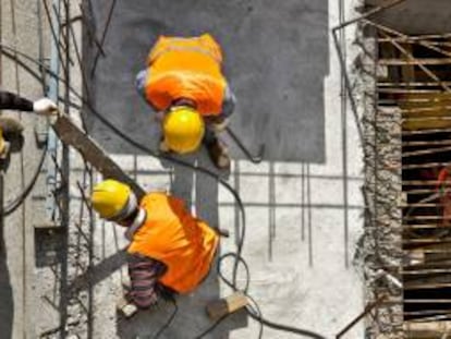 Trabajadores del sector de la construcción en una obra.