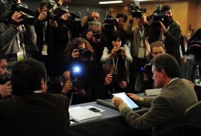 El presidente catalán, Artur mas, atiende a la prensa el pasado sábado.