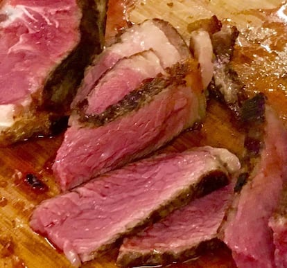 CORTANDO LA CARNE A PIE DE MESAS / CAPEL