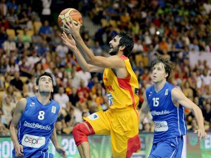 Ricky Rubio, lanza a canasta