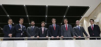 Equipo de bonos de Santander. De izquierda a derecha: Germán Escrivá de Romaní, Alberto Román, Gabriel Castellanos, Ignacio Bas, Álvaro Carbajosa, Antonio García Méndez, Santiago Rivas y Miguel de Noronha Almeida.