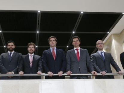 Equipo de bonos de Santander. De izquierda a derecha: Germ&aacute;n Escriv&aacute; de Roman&iacute;, Alberto Rom&aacute;n, Gabriel Castellanos, Ignacio Bas, &Aacute;lvaro Carbajosa, Antonio Garc&iacute;a M&eacute;ndez, Santiago Rivas y Miguel de Noronha Almeida.