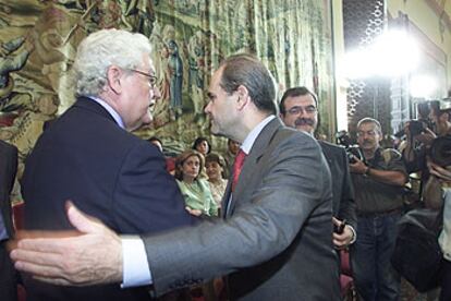 Rafael Escuredo, Manuel Chaves y José Rodríguez de la Borbolla, en junio de 2002.