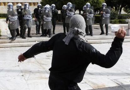 Los manifestantes se han concentrado en distintos puntos del país para protestar contra las medidas del Gobierno. Algunas de las manifestaciones han terminado en enfrentamientos con la policía