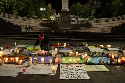 Una altar en honor a Ociel Baena en la Plaza de la Patria, en Aguascalientes, el pasado 14 de noviembre.