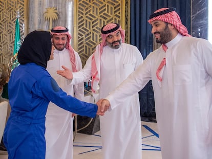 A handout picture provided by the Saudi Space Commission (SSC) on April 17, 2023, shows Saudi Crown Prince Mohammed bin Salman (R) meeting with Saudi astronaut and member of the upcoming Axiom Mission 2 (Ax-2) Rayyanah Barnawi in Jeddah. The Ax-2 mission will take off aboard a SpaceX Falcon 9 rocket from Florida on May 21 on a private mission to the International Space Station (ISS). (Photo by Saudi Space Commission (SSC) / AFP) / RESTRICTED TO EDITORIAL USE - MANDATORY CREDIT "AFP PHOTO / SAUDI SPACE COMMISSION (SSC) " - NO MARKETING - NO ADVERTISING CAMPAIGNS - DISTRIBUTED AS A SERVICE TO CLIENTS