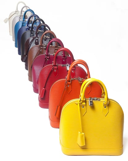 Louis Vuitton. La mítica linea de piel Epi se enriquece con 11 nuevos colores. Bolso Alma: 1.050 euros