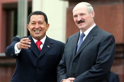 Hugo Chávez (izquierda) y Alexandr Lukashenko, en Minsk.