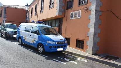 Fotografía de la comisaría de la Policía Local de Tegueste, donde el menor entregó el sobre con el dinero.