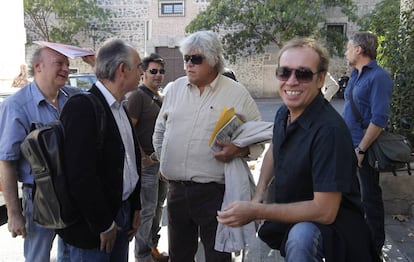 Caco Senante, en el centro, con miembros de la SGAE en 2011.