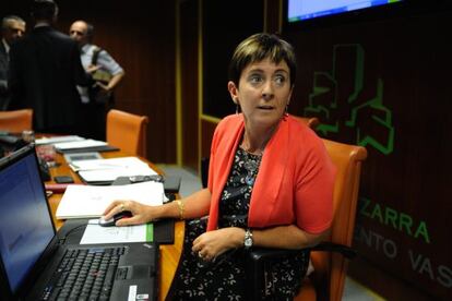 Arantza Tapia, durante su comparecencia en el Parlamento vasco.