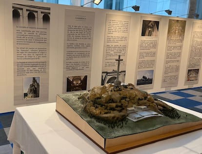 Imagen de la exposición organizada por Vox en la Eurocámara dedicada al Valle de Cuelgamuros.