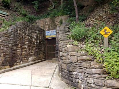 La entrada a la Cueva Mark Twain en Hannibal, Misuri,