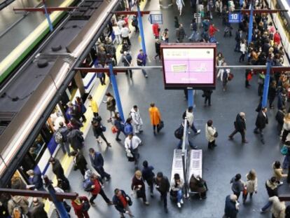 El and&eacute;n de la estaci&oacute;n de Pr&iacute;ncipe P&iacute;o que comparten la l&iacute;nea 6 y 10.