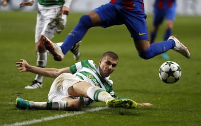 Jozo Simunovic del Celtic, durante una jugada.