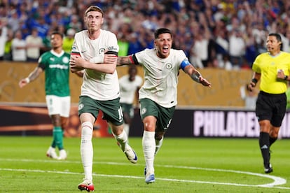 Cole festeja el gol con su 'tiritona' frente al Palmeiras en cuartos de final.