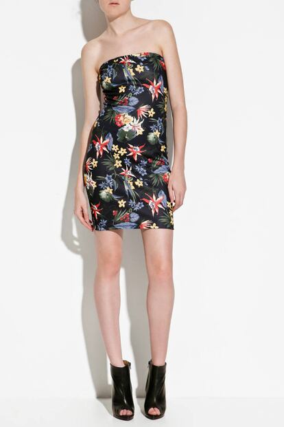 Saca tu lado pin-up con este vestido tubo de Zara, 22,95 euros.