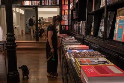Interior de la primera librería Taschen en Madrid (calle Barquillo, 30)
