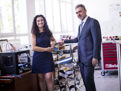 Gustavo Lorenzo junto a la investigadora del CSIC Elena García.