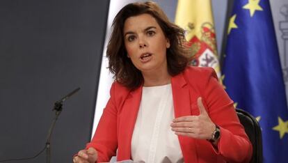 La vicepresidenta, Soraya Sáenz de Santamaría, durante la rueda de prensa posterior al Consejo de Ministros.