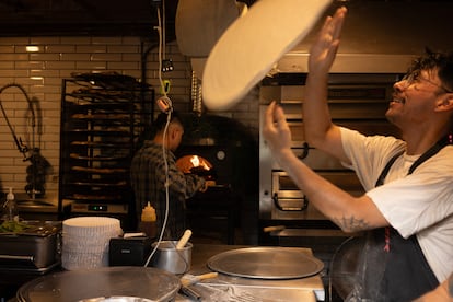 Cocineros en 'Hanks Pizza', en Ciudad de México. 