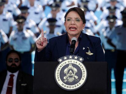 Xiomara Castro ofrece un discurso en una base aérea en Tegucigalpa (Honduras), en una imagen de archivo.