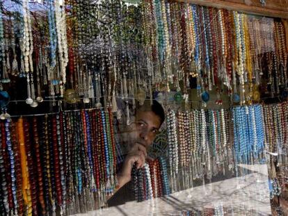 El dueño de una tienda en la ciudad vieja de Damasco.