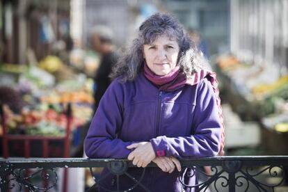 Lidia Senra, en la plaza de abastos de Santiago el pasado viernes.