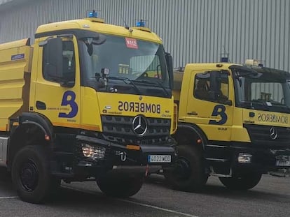 Intervención de bomberos en un incendio al norte de España, en una imagen de archivo de mayo de 2024.