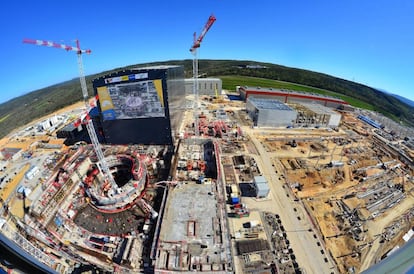 Obras de construcción del reactor ITER en Cadarache (Francia).