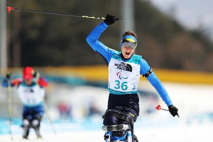 Taras Rad, de Ucrania, celebra la victoria en el Biathlón en PyeongChang (Corea del Sur), el 13 de marzo.  