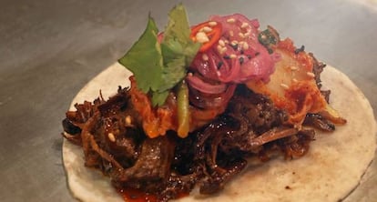 En el hermano pequeño del mítico ¡y picante! Kitchen 154 del Mercado de Vallehermoso hacen, sobre todo, tacos. Y ya hay uno de culto: el coreano, una bomba de sabor que explota en la boca. Ternera, kimchi, salsa secreta asiática… Vale, mexicano estricto no es, pero ¿quién se resiste a algo que está tan bueno? A partir de 2,5 euros el taco. </p> <a href="http://www.kitchen154.com/"_blank">Ruiz 154</a>. Ruiz, 20.