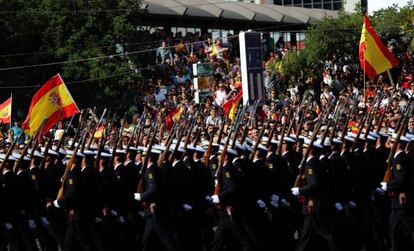 Vista general del desfile por el paseo de la Castellana de Madrid.