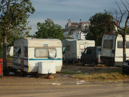Trailers and motorhomes in the parking lot of the Es Gorg area, on June 12, in Ibiza.