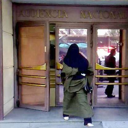 Fátima Hssini, a la salida de la Audiencia Nacional.