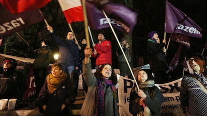 Manifestaci&oacute;n contra el Ejecutivo de Szydlo y la reforma constitucional en Varsovia el 10 de marzo.