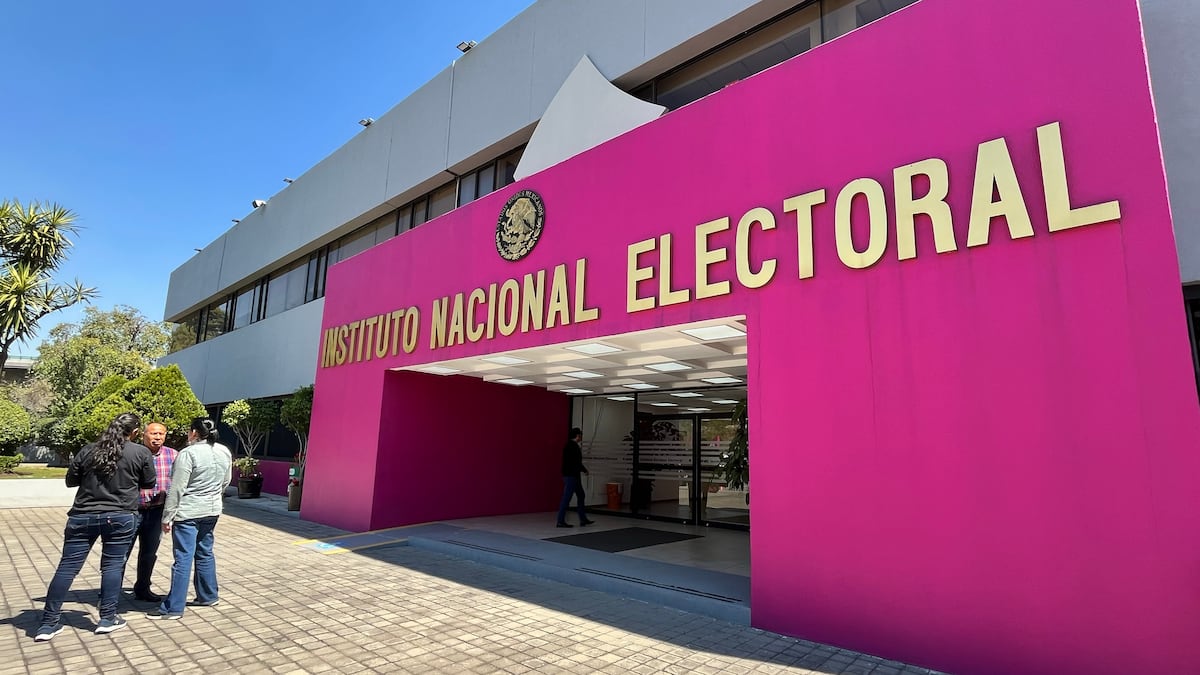 El INE asegura que los mexicanos en el extranjero tienen hasta el 5 de mayo  para registrarse como votantes | Elecciones mexicanas 2024 | EL PAÍS México
