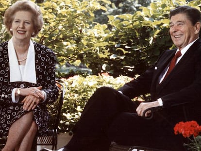 La primera ministra británica, Margaret Thatcher, con el presidente de EE UU, Ronald Reagan, en la Casa Blanca en 1987. Seguramente hablaron de cómo habían reducido el poder del estado en sus respectivas naciones.