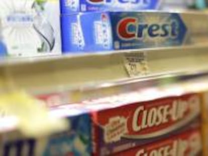 Pastas de dientes Crest y Close-Up, en un Safeway de Wheaton (Maryland, EE UU).