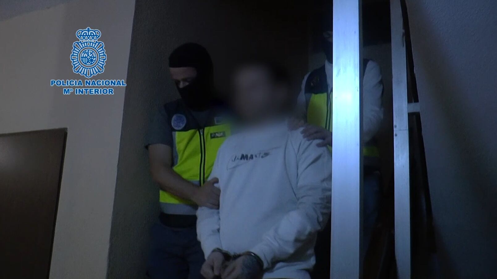Los agentes trasladan a Daniel Baíllo, tras su arresto en Cartagena.