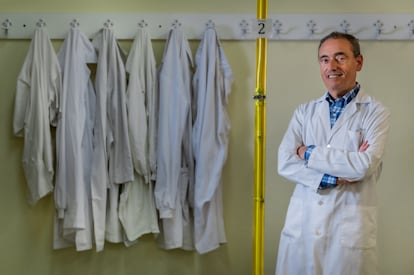 "La tuberculosis, además de enfermarte, causa pobreza", explica el investigador Martín Montañés.