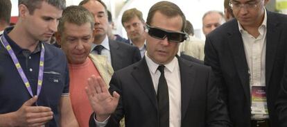 El primer ministro ruso, Dimitri Medv&eacute;dev, en una visita al centro de innovaci&oacute;n de Skolkovo, investigado por la fiscal&iacute;a.
