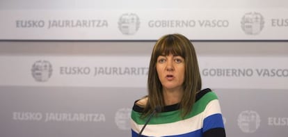 La portavoz del Ejecutivo vasco, Idoia Mendia, en la rueda de prensa tras la reunión semanal del Consejo de Gobierno, hoy en Vitoria.